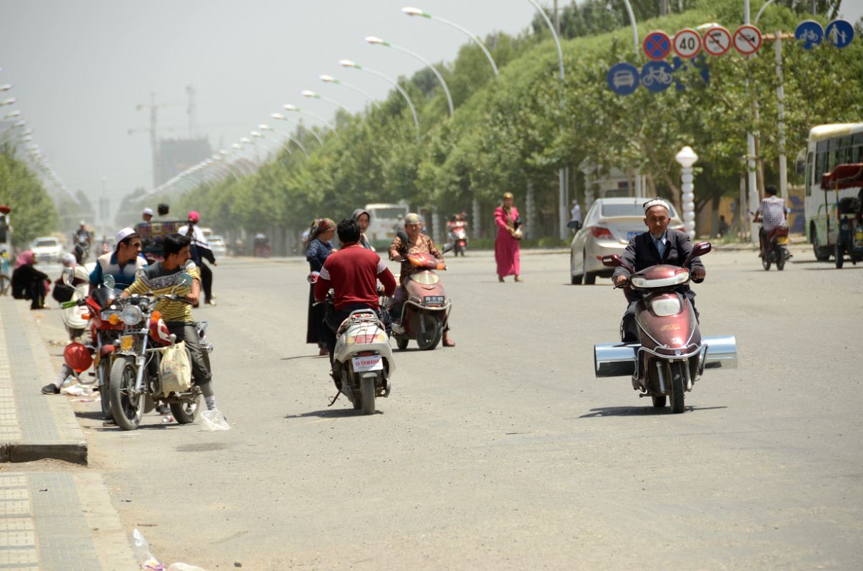 11 Traffic In Yarkand As We Start The Drive To Karghilik Yecheng